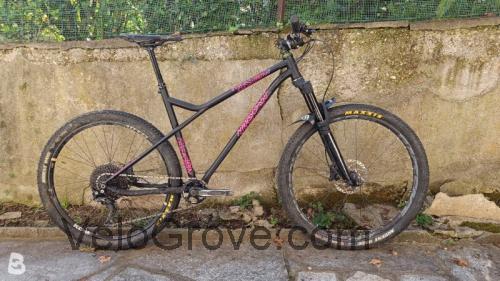 Commencal Meta HT AM CRMO specs and reviews